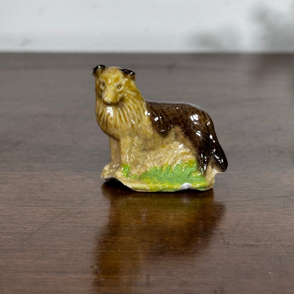 Vintage Wade Whimsies Collie Dog Miniature Figurine Made In England 1.25" H